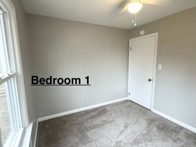 Building Photo - *3- Minutes from Jennie Stuart Medical Center*