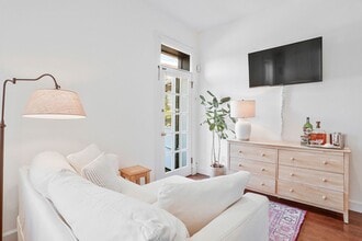 Building Photo - Kalorama Apartment – Renovated One-Bedroom with Private Balcony