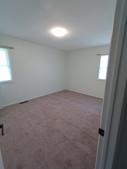 Primary bedroom - 4306 Tucson Dr