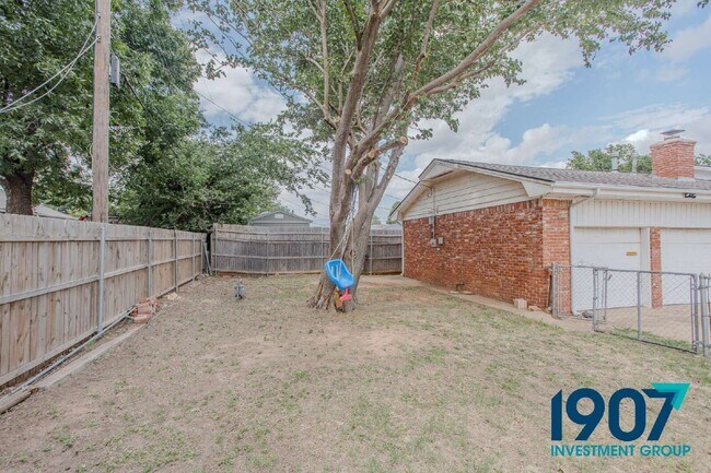 Building Photo - 1101 SW 72nd St