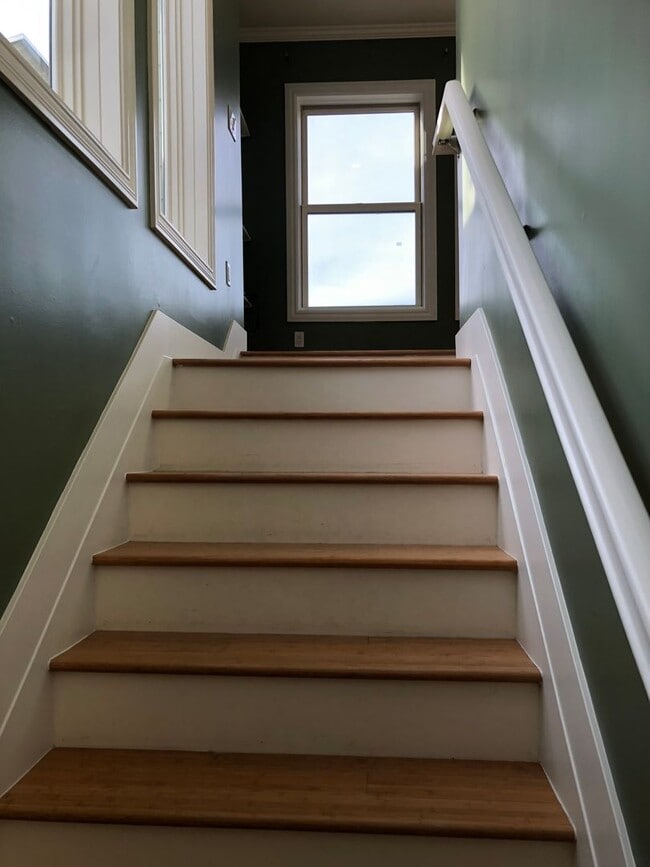 Building Photo - COMING SOON!  Beautiful 3 br/2ba -2  Levels, Private Deck, Panoramic Views, Garage Parking, Washe...