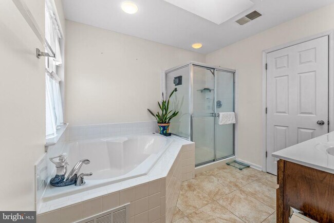 Building Photo - 2552 Blue Water Blvd