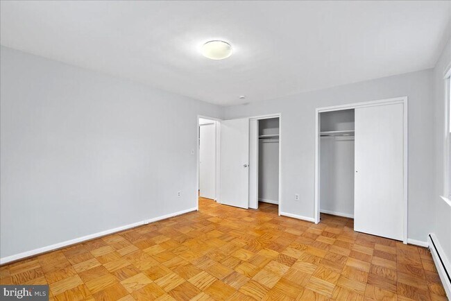 Building Photo - 945 N Barton St