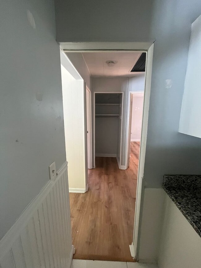 Building Photo - Three Bed, 2 Bath in Cincinnati!
