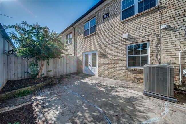 Building Photo - 280 Winding River Dr