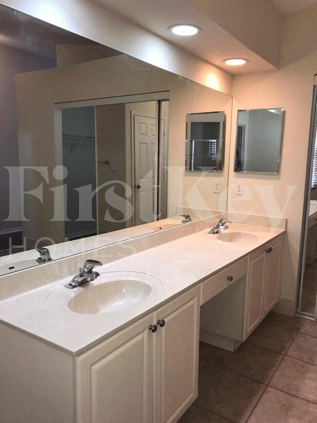 Building Photo - 2851 SW 193rd Terrace