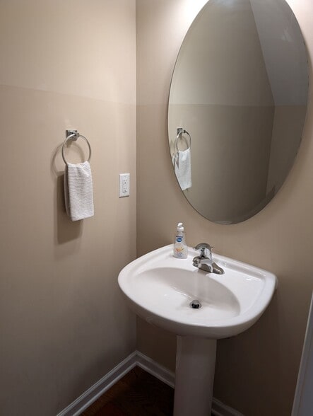 Building Photo - 705 Keystone Park Dr