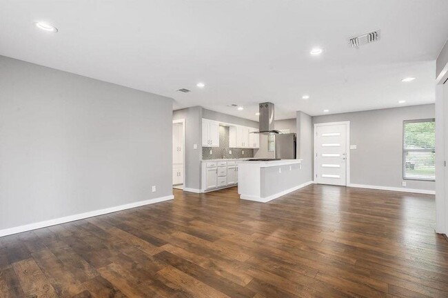 Building Photo - 7611 Northcrest Blvd
