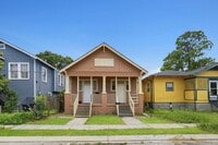 Building Photo - 2522-24 N Prieur St