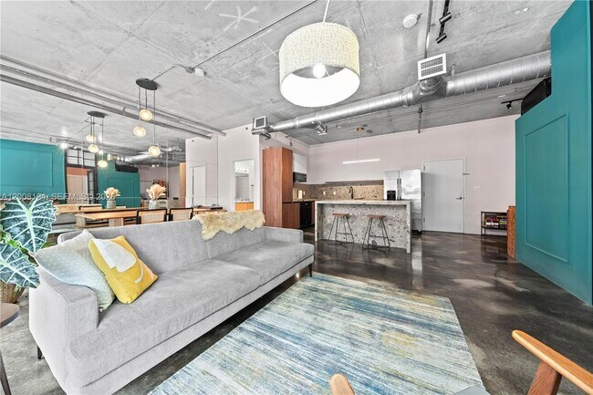 Building Photo - 444 NE 30th St