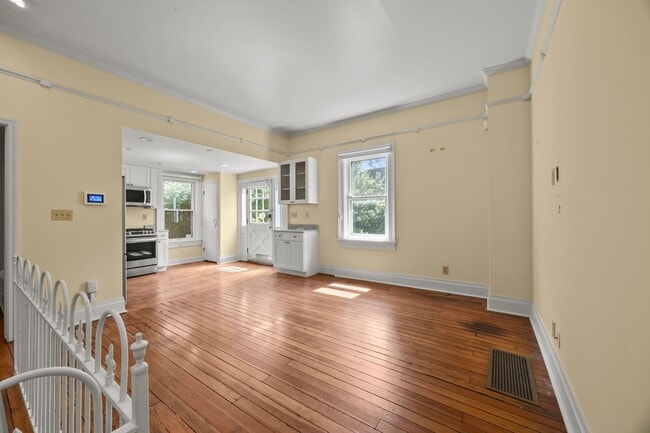Building Photo - Beautiful German Village Home with Parking...