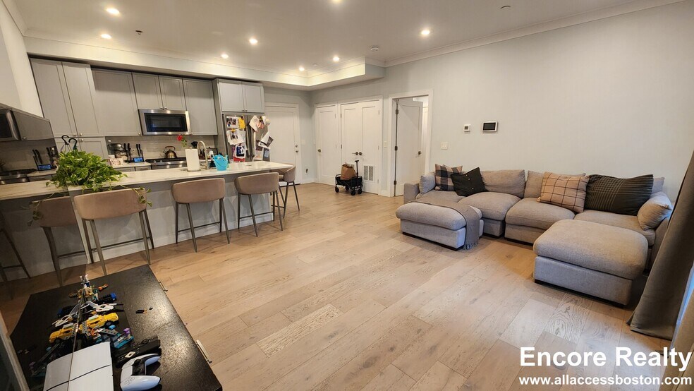 Building Photo - 32 Cummins Hwy