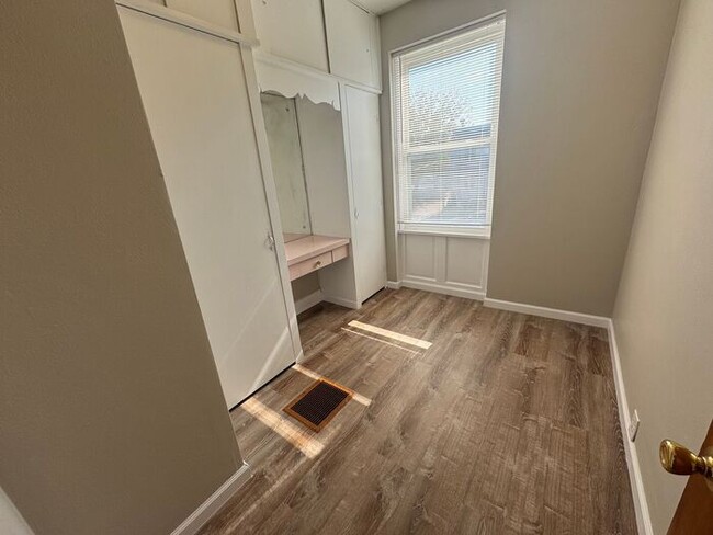 Building Photo - Freshly Rehabbed Upper Unit