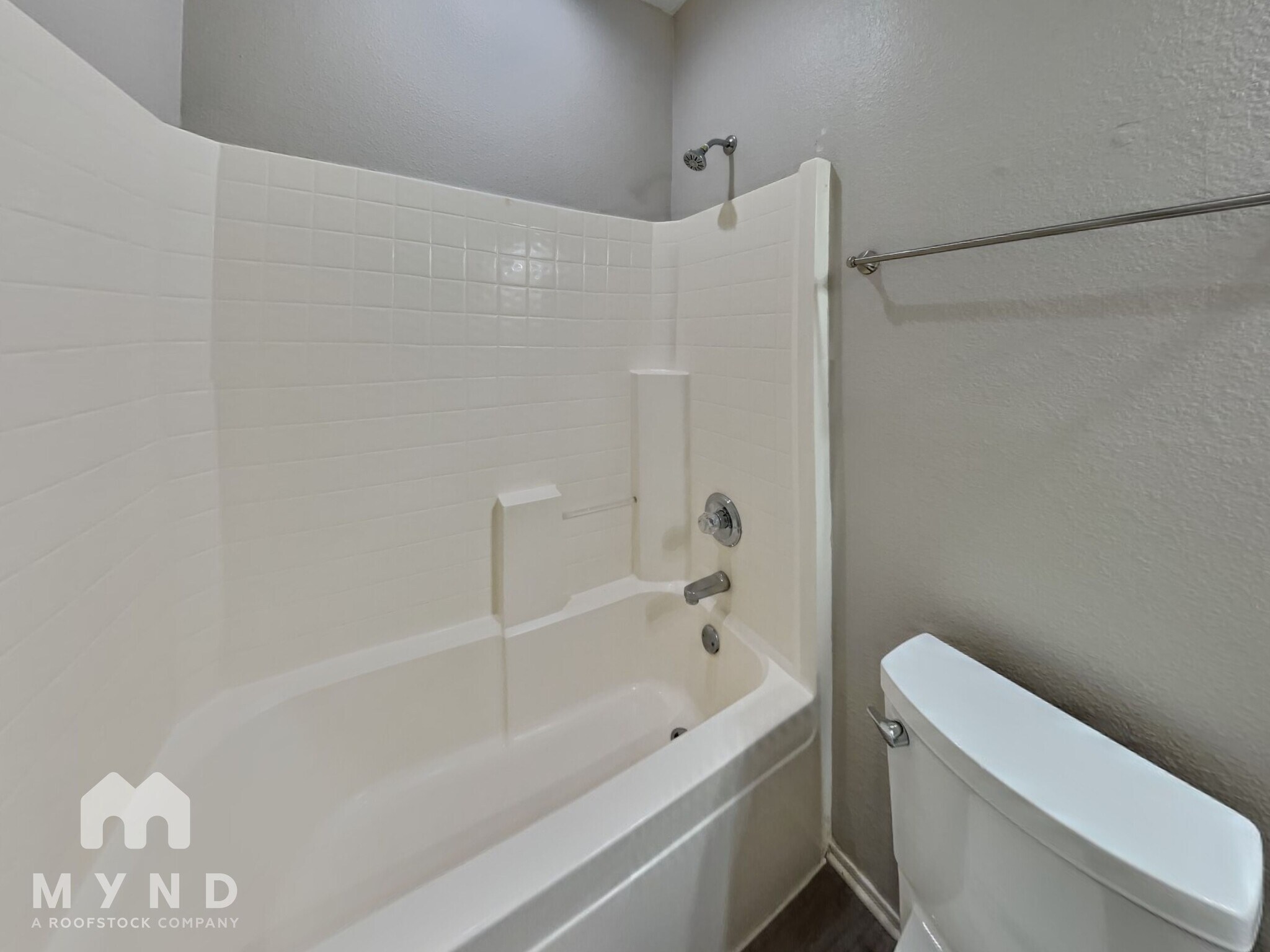 Building Photo - 3941 Overlake Dr