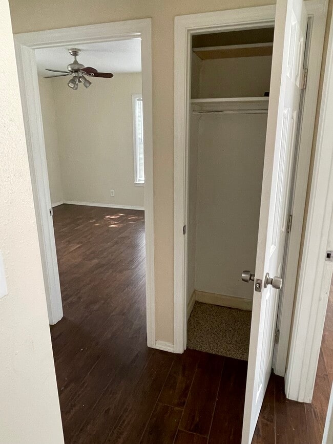 Building Photo - 2102 W Concho Ave