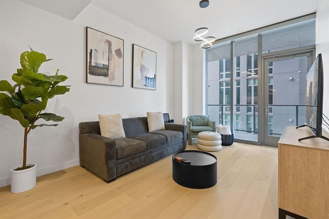 Building Photo - 44 East Ave