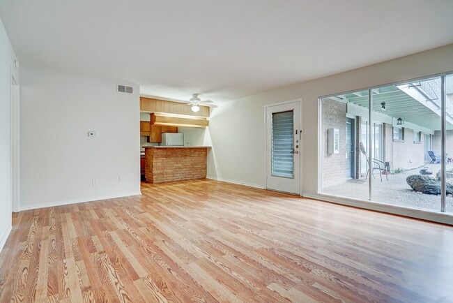 Building Photo - 3703 Roseland St