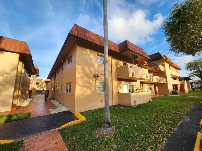 Building Photo - 9962 SW 88th St