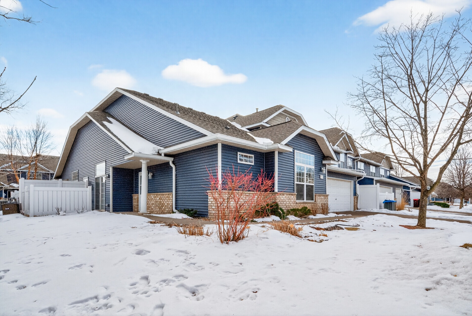 Building Photo - 475 Hickory Ln N