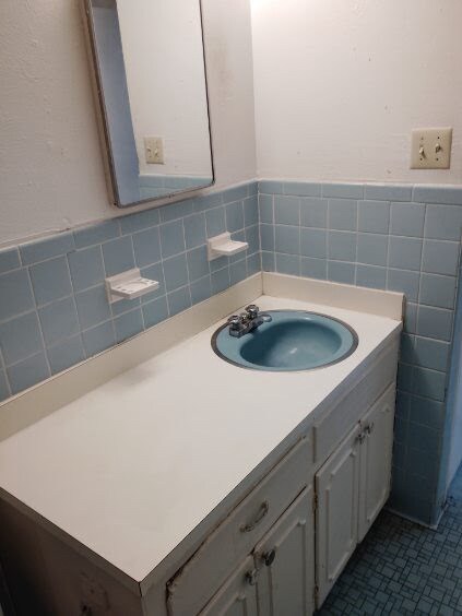 Building Photo - 414 E Avenue A