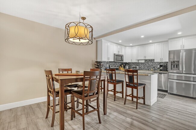 Building Photo - 923 Springdale Cir