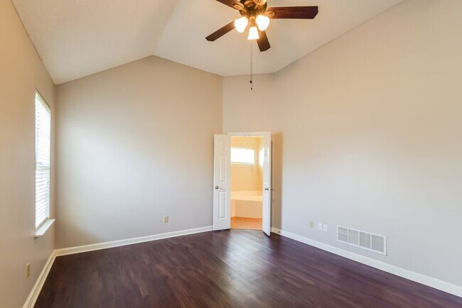 Building Photo - 8236 Clubview Dr