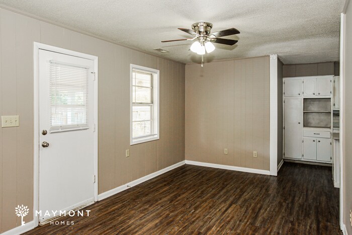 Building Photo - 1011 Hillwood Dr SW