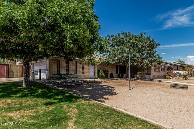 Building Photo - 9048 E Grandview St