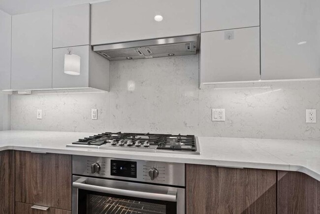 Building Photo - 9 Ave at Port Imperial