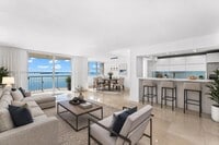 Building Photo - 1420 Brickell Bay Dr