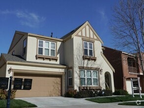 Building Photo - LUXURY RESIDENCE IN RIVERMARK DETACHED SIN...