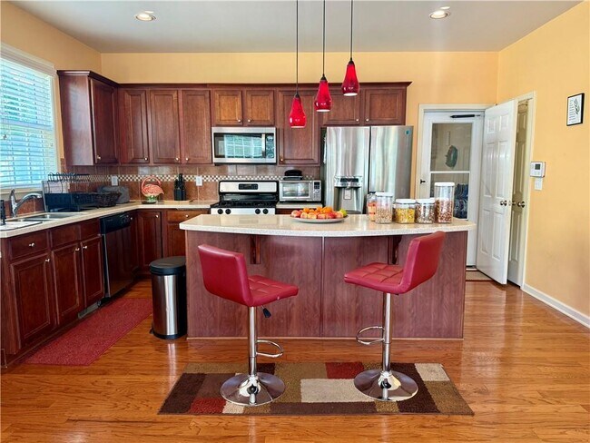 Building Photo - 585 Marylebone Dr