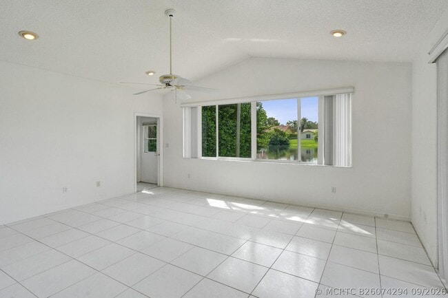 Building Photo - 11340 Lakeshore Dr