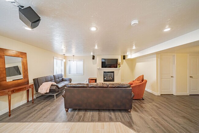 Building Photo - 3660.5 Merlin Dr