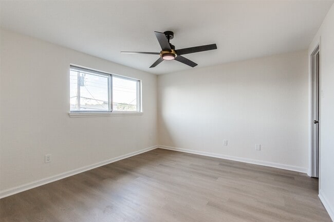 Building Photo - 1424 Stagecoach Dr