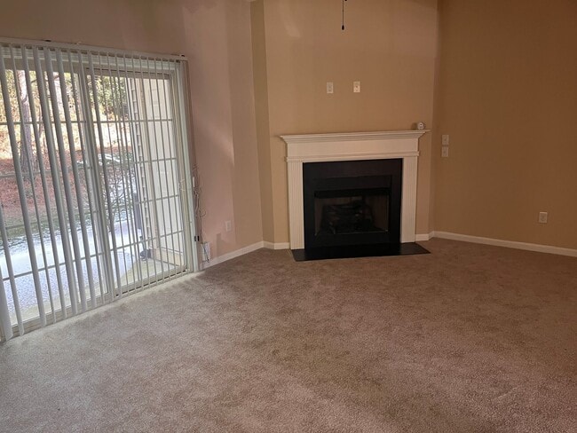 Building Photo - 2030 Highland Village Dr