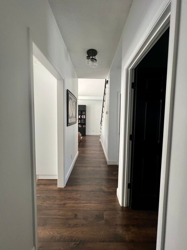 Building Photo - 4BD/2.5BA Gorgeous Home with Fence Backyar...