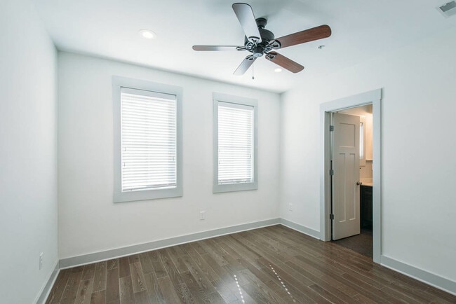 Building Photo - 10 Orrs