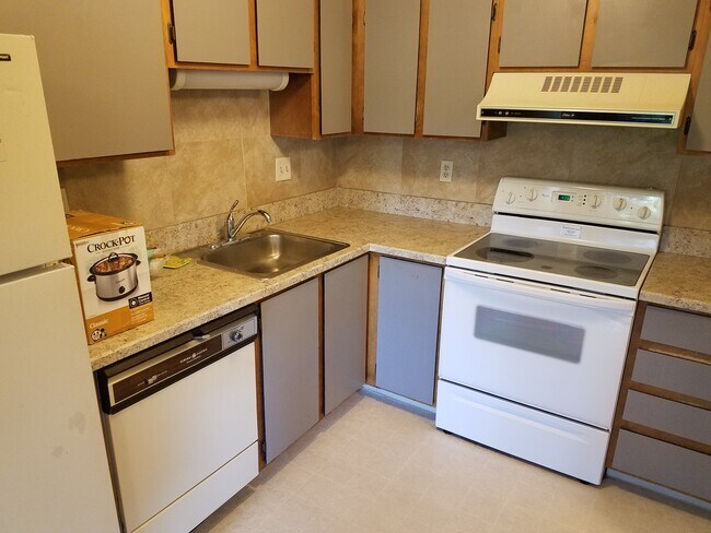 Kitchen - 710 City Park Ave