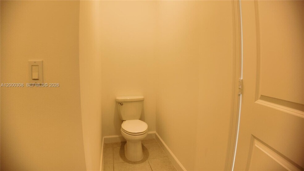 Building Photo - 4612 Hollister Ave