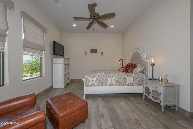 Building Photo - 5861 E Cloud Rd