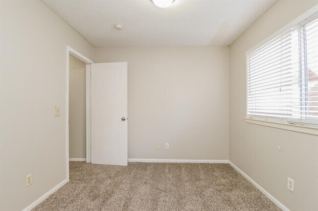 Building Photo - 22626 Guardsman Ln