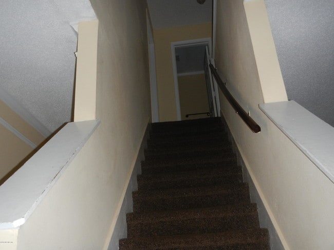 Building Photo - 517 Tuxedo Ct