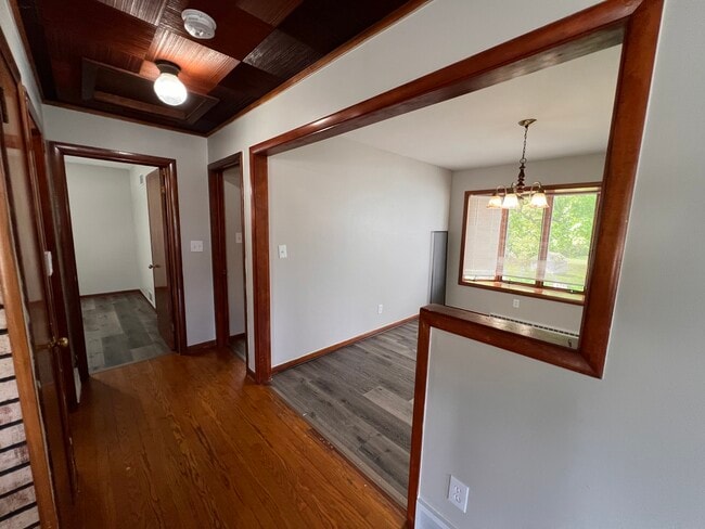 Building Photo - 1724 N Green Bay Rd