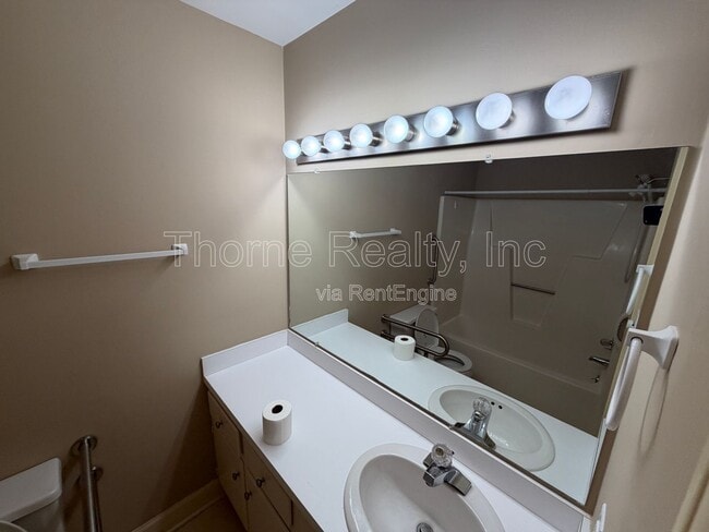 Building Photo - 300 Windermere Cir