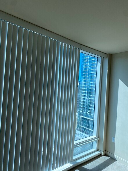 Building Photo - 425 1st
