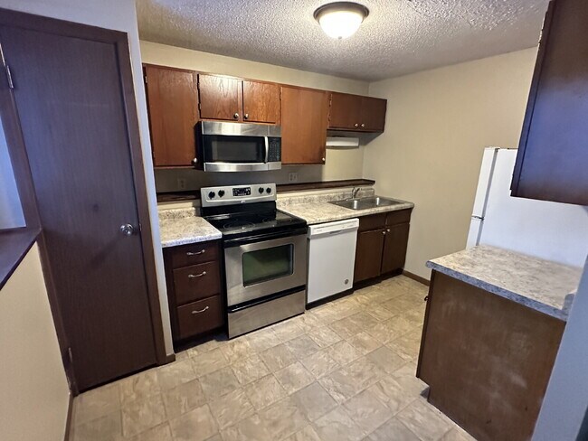 Building Photo - 1600 Terrace Dr