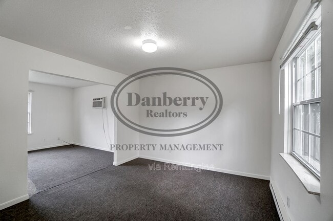 Building Photo - 1006 Ranch Dr