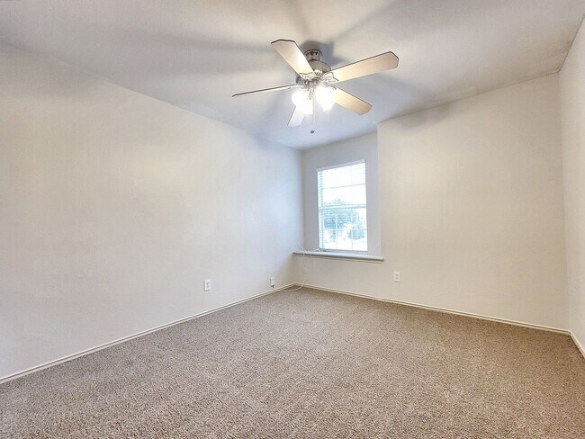 Building Photo - Inviting 3BR/2.5BA with Spacious Bedrooms & Great Outdoor Space