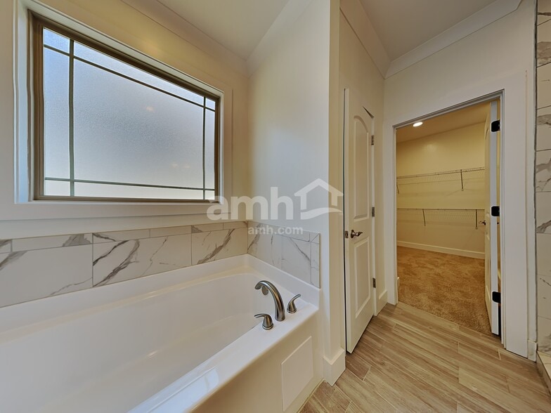 Building Photo - 430 Risen Star Dr